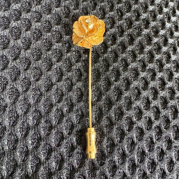 Unsigned Jewelry - Gold Tone Rose Hat/Scarf Hijab Pin Brooch with Crystal